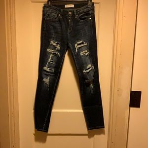 Ka can distressed jeans .